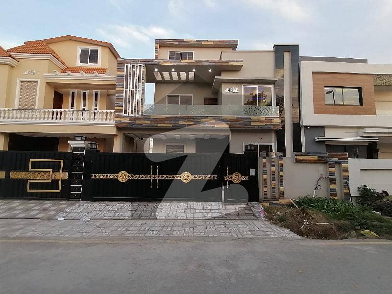 10 Marla House For sale In Rs. 30,000,000 Only