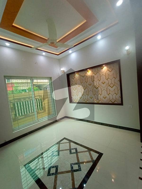 10 Marla Ground Portion House Available For Rent