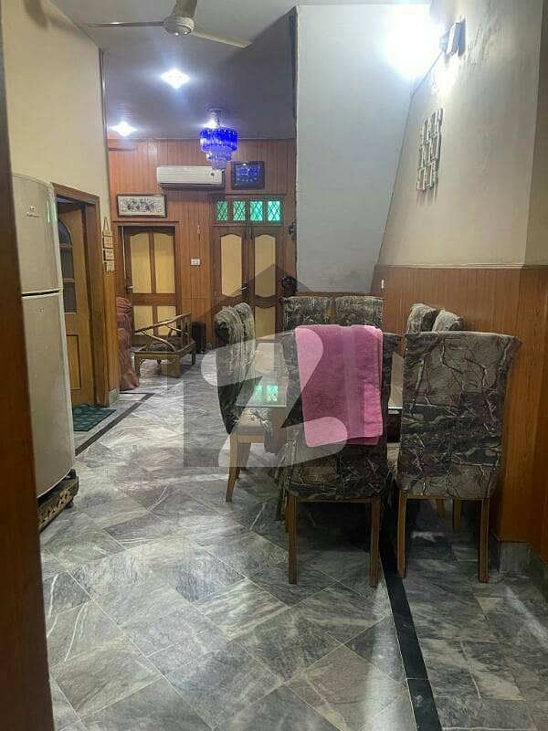 شادباغ لاہور میں 5 کمروں کا 5 مرلہ مکان 2.1 کروڑ میں برائے فروخت۔