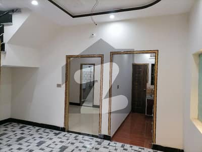 Investors Should rent This House Located Ideally In Gulshan-e-Ravi
