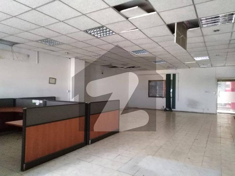 3000 Square Feet Office Situated In Siddique Trade Center For sale