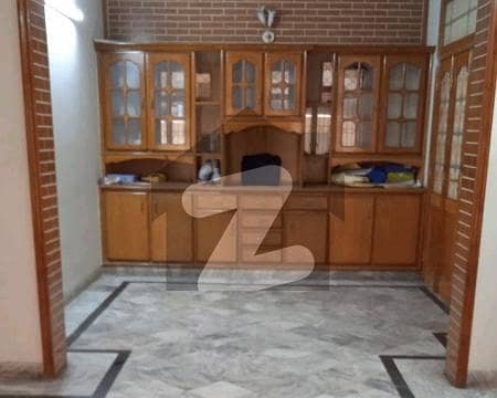 مصطفیٰ ٹاؤن لاہور میں 5 کمروں کا 10 مرلہ مکان 3.5 کروڑ میں برائے فروخت۔