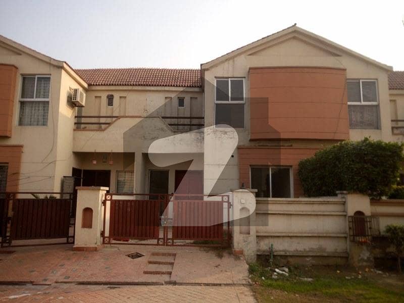 5 Marla House In Paragon City For rent