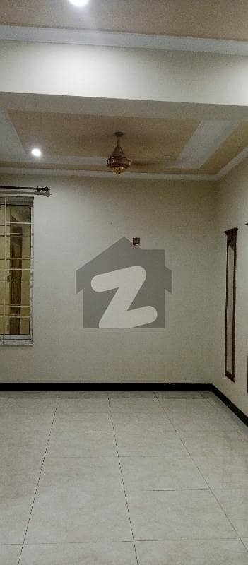 5/6 3rd floor 2 bedrooms with attached 3 washrooms one big store gas begle Pani separate hai