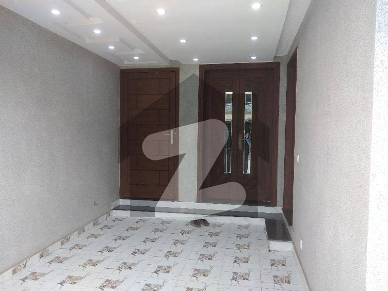 پیراگون سٹی ۔ ماؤنڈز بلاک پیراگون سٹی,لاہور میں 3 کمروں کا 5 مرلہ مکان 2.5 کروڑ میں برائے فروخت۔