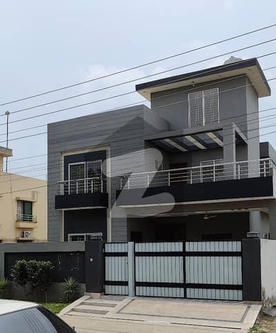 10 Marla Beautifull House for Sale in G Block Central Park Lahore