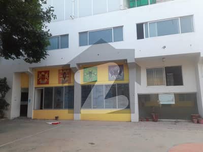 6 kanal commercial building for school, /call centre, /office prime location of Gulberg lahore