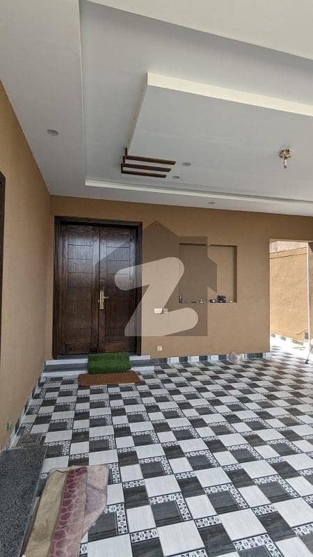 ایل ڈی اے ایوینیو لاہور میں 5 کمروں کا 10 مرلہ مکان 2.6 کروڑ میں برائے فروخت۔