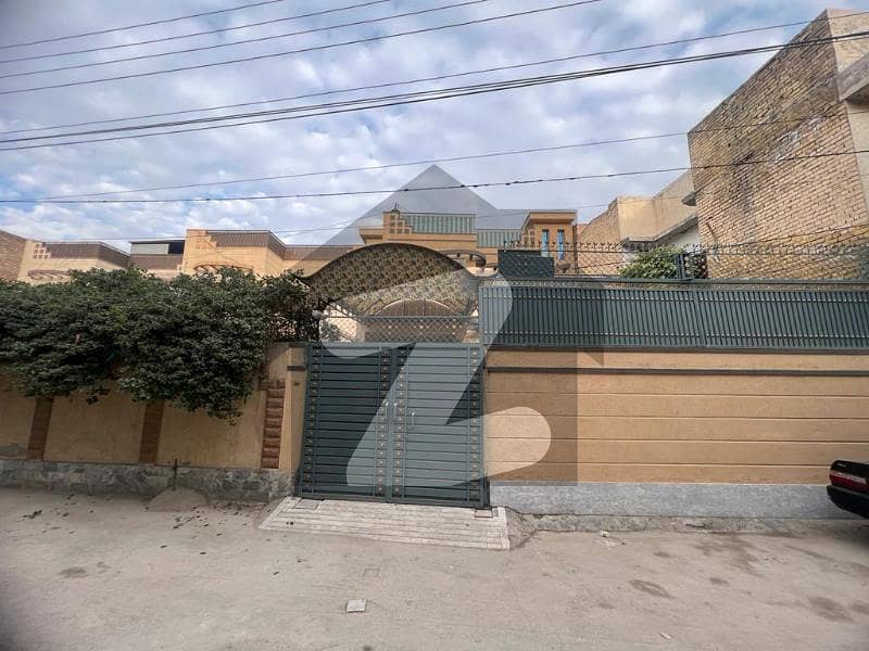 ورسک روڈ پشاور میں 6 کمروں کا 8 مرلہ مکان 2.6 کروڑ میں برائے فروخت۔