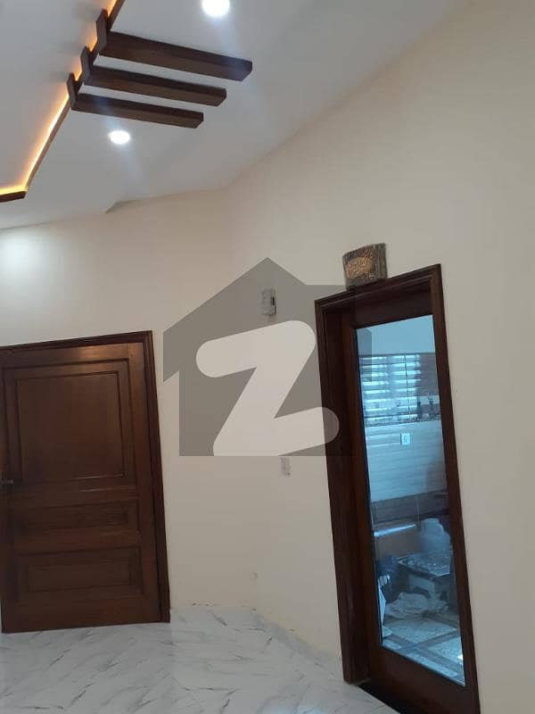 کینال گارڈن - ٹپ سیکٹر کینال گارڈن,لاہور میں 7 کمروں کا 9 مرلہ مکان 2.7 کروڑ میں برائے فروخت۔