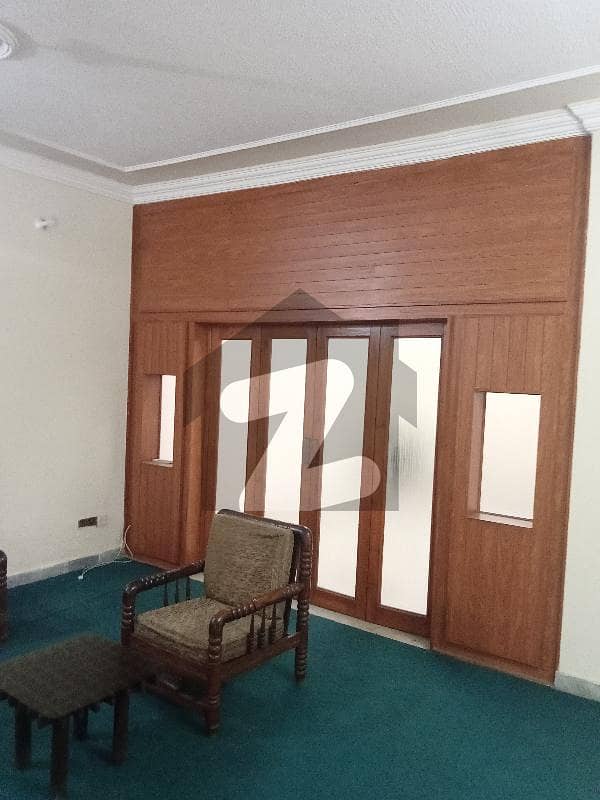 ریونیو سوسائٹی - بلاک بی ریوینیو سوسائٹی,لاہور میں 5 کمروں کا 18 مرلہ مکان 4.15 کروڑ میں برائے فروخت۔