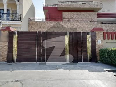 In Marghzar Officers Colony House Sized 1 Kanal For sale