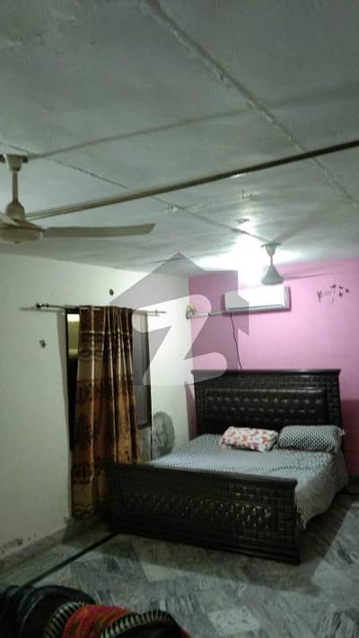ستیانہ روڈ فیصل آباد میں 6 کمروں کا 4 مرلہ مکان 40.0 ہزار میں کرایہ پر دستیاب ہے۔