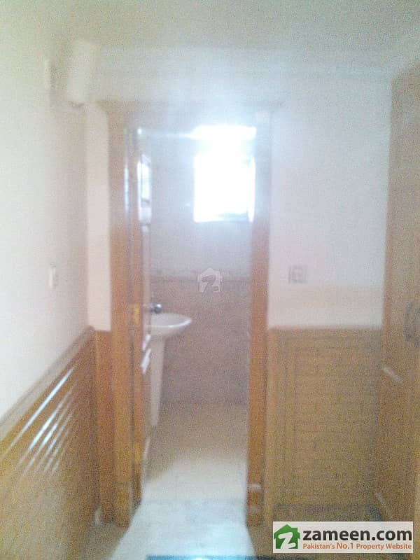 2 Bed Residancial Flat Excellent Condition Lift Working In E-11/3