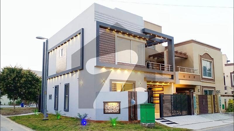 5 marla double story house avaiable near park commercial market near to main gate investor rate