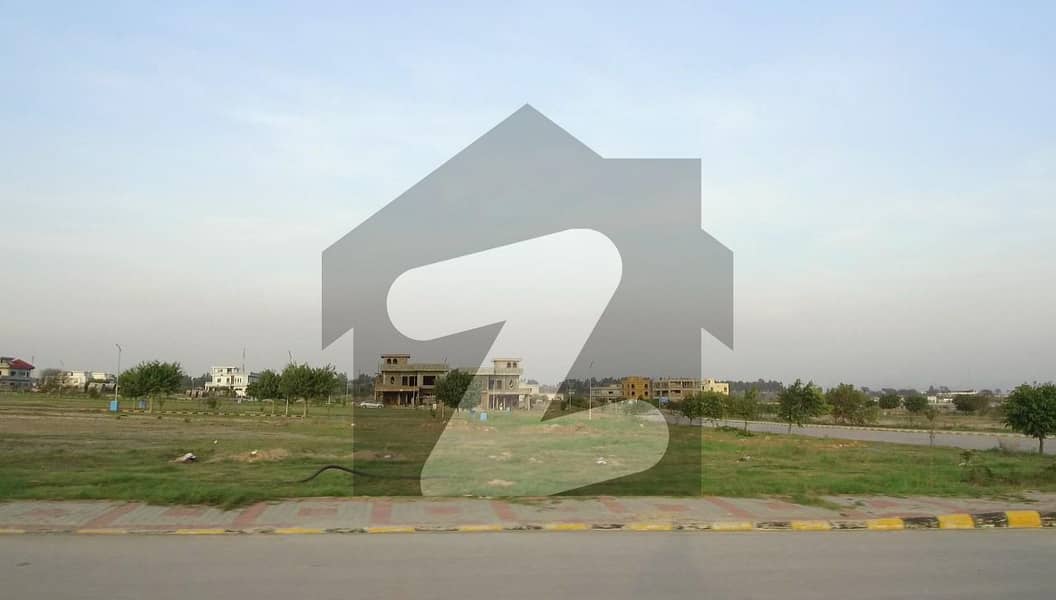 Commercial Plot Of 1000 Square Yards Available In Top City 1