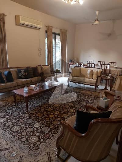 FOR SALE HOUSE 1 KANAL AWASIA SOCIETY MAIN COLLEGE ROAD NEAR GHAZI CHOWK LAHORE GOOD INVESTMENT TIME OPPORTUNITY GOOD LOCATION HOUSE FOR SALE 1 KANAL SINGLE STORY