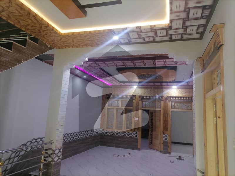 ڈلا زیک روڈ پشاور میں 7 کمروں کا 5 مرلہ مکان 1.65 کروڑ میں برائے فروخت۔
