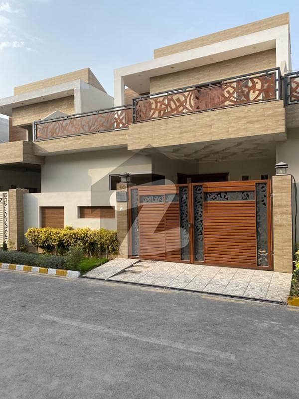 4.66 marla beautiful luxrious house available for sale in gated society
