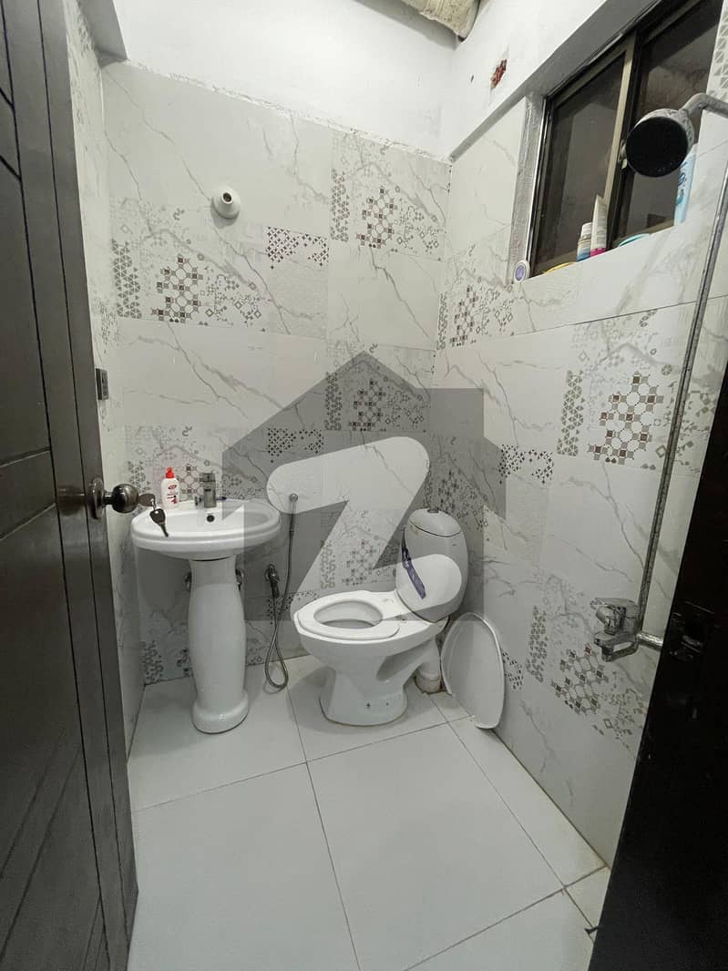 3 Bed D/d 1350 Sq Ft Flat For Sale In Haroon Royal City Phase 2 GulistaneJauhar Block 17