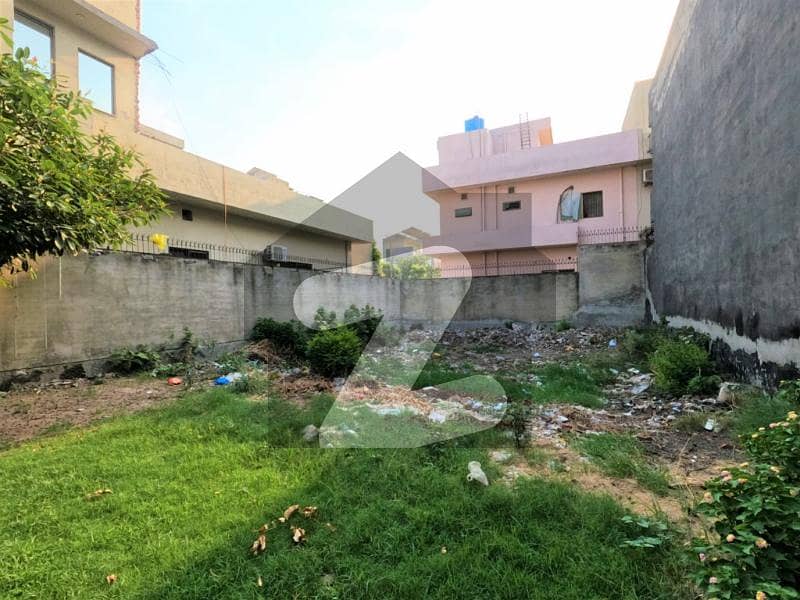 10 Marla Best Residential Plot Location Near Park Mosque College Road Approach