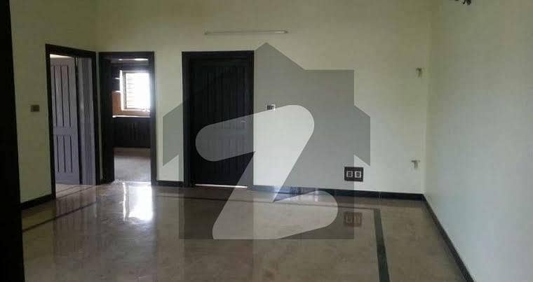 ماڈل ٹاؤن لاہور میں 2 کمروں کا 6 مرلہ مکان 70 ہزار میں کرایہ پر دستیاب ہے۔