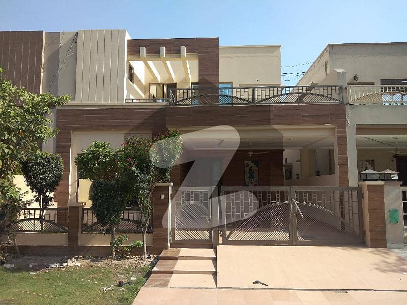 ڈیوائن گارڈنز ۔ بلاک سی ڈیوائن گارڈنز لاہور میں 3 کمروں کا 8 مرلہ مکان 3.4 کروڑ میں برائے فروخت۔