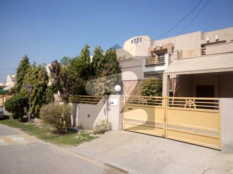 ایڈن ایونیو ایکسٹینشن لاہور میں 3 کمروں کا 8 مرلہ مکان 3.25 کروڑ میں برائے فروخت۔