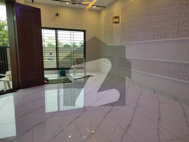 10 Marla Eye Catching Luxurious Bungalow Near Park And Market For Sale In Phase 4