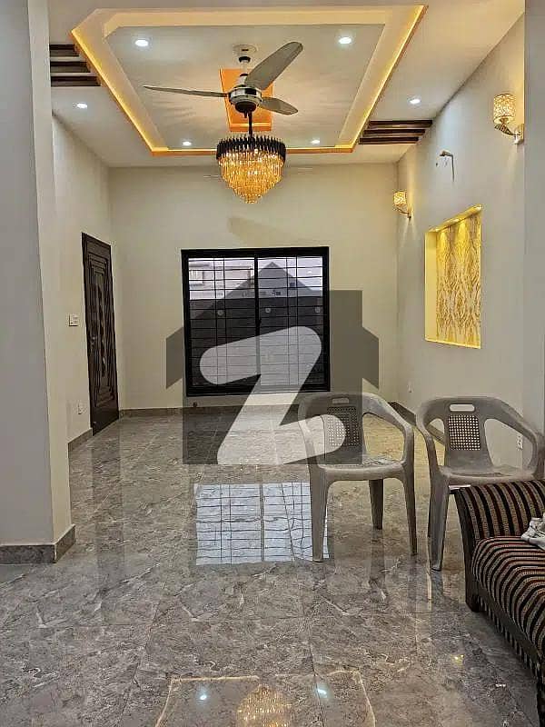 آئی ای پی انجنیئرز ٹاؤن ۔ سیکٹر اے آئی ای پی انجینئرز ٹاؤن لاہور میں 6 کمروں کا 9 مرلہ مکان 2.6 کروڑ میں برائے فروخت۔