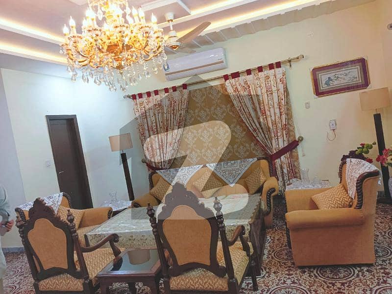 کلفٹن ٹاؤن شپ راولپنڈی میں 5 کمروں کا 1 کنال مکان 3.5 کروڑ میں برائے فروخت۔