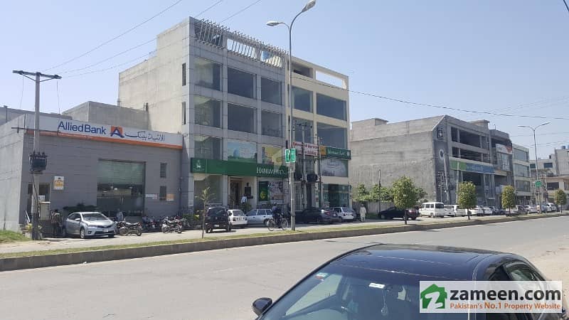 Commercial Building for Rent - Ideal For Banks Multinational Companies