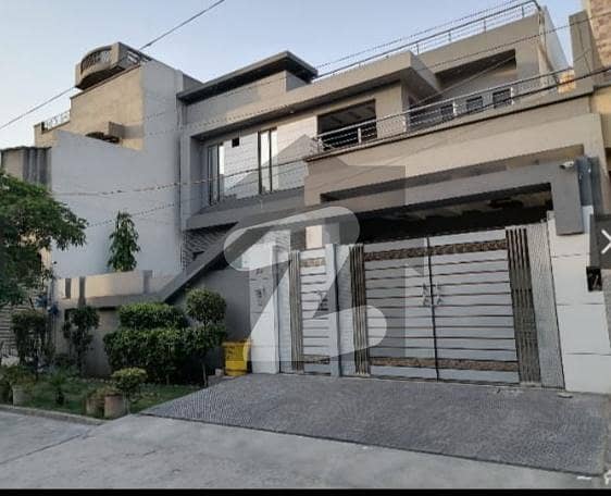 خیابانِ گارڈنز فیصل آباد میں 12 مرلہ مکان 2.5 کروڑ میں برائے فروخت۔