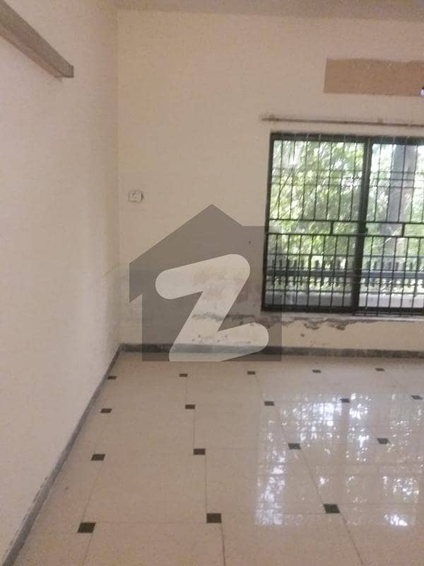 Prime Location 1 Kanal Beautiful Upper Portion For Rent In DHA Phase 1