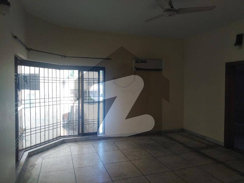 1 Kanal Upper Portion For rent Is Available In Model Town - Block F