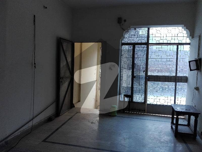 گارڈن ٹاؤن لاہور میں 3 کمروں کا 7 مرلہ مکان 1 لاکھ میں کرایہ پر دستیاب ہے۔