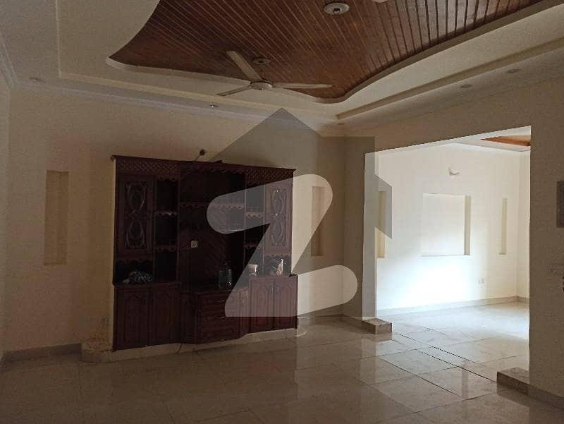 1 Kanal Spacious House Is Available In Model Town - Block H For rent