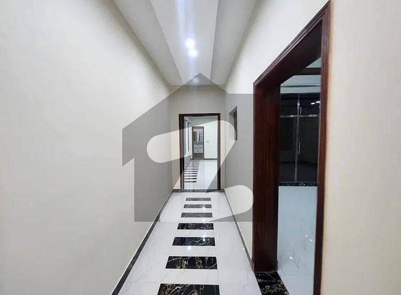 غازی روڈ کینٹ لاہور میں 5 کمروں کا 6 مرلہ مکان 1.95 کروڑ میں برائے فروخت۔