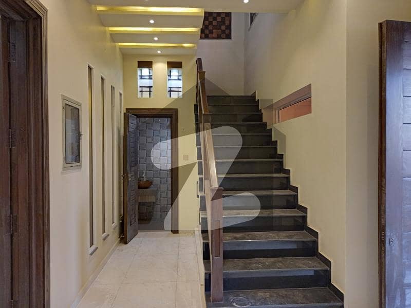 10 Marla Beautiful And Lavish House For Sale In Faisalabad