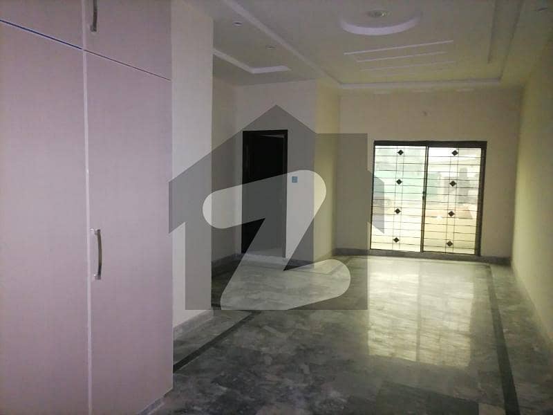 Good 5 Marla Building For sale In Sadaat Colony