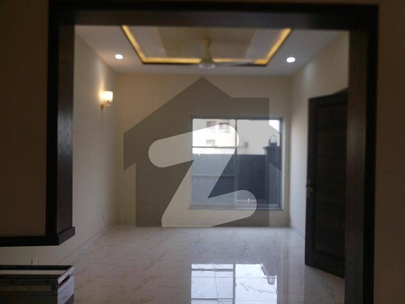 بینکرز ٹاؤن لاہور میں 3 کمروں کا 5 مرلہ مکان 2.2 کروڑ میں برائے فروخت۔