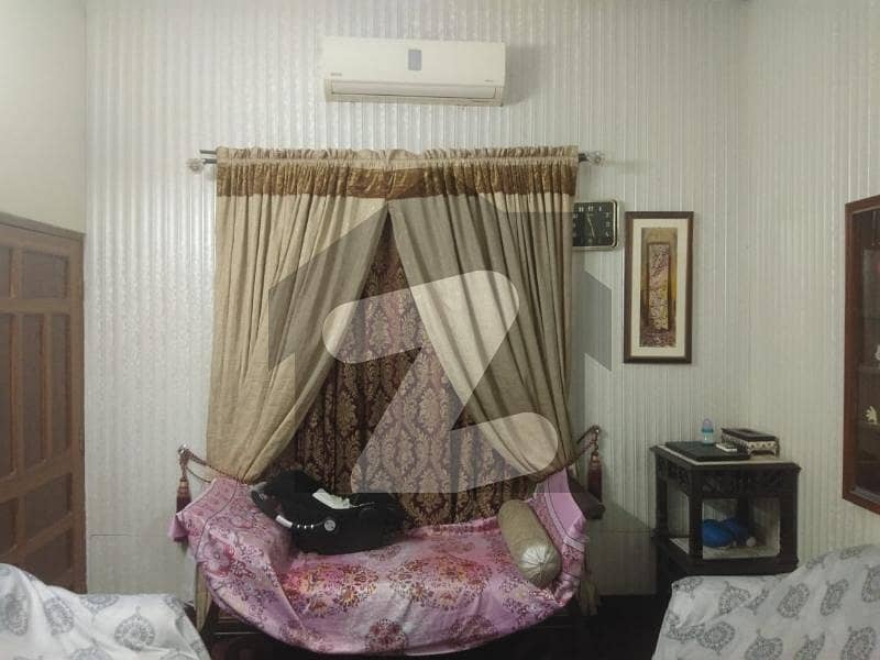 لالہ زار گارڈن فیز 1 لالہ زار گارڈن لاہور میں 2 کمروں کا 3 مرلہ مکان 82 لاکھ میں برائے فروخت۔