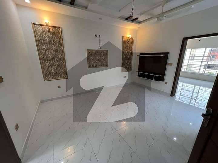 حالی روڈ گلبرگ لاہور میں 4 کمروں کا 1 کنال مکان 3.25 لاکھ میں کرایہ پر دستیاب ہے۔
