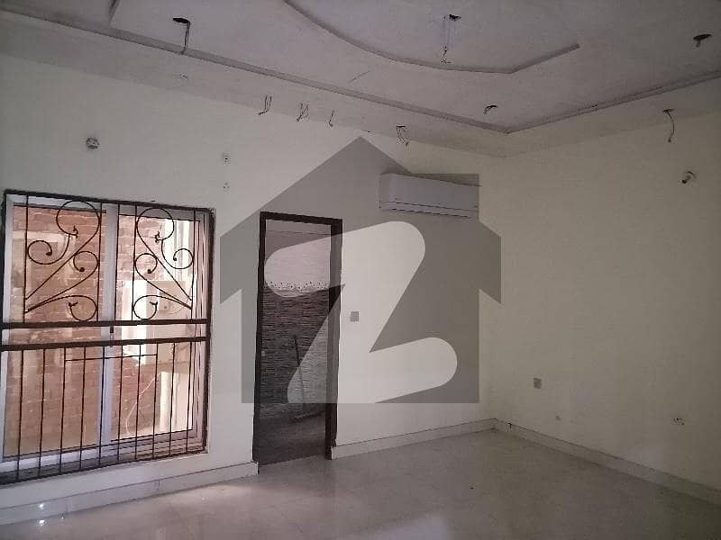 Gulshan-e-Ravi - Block B 9 Marla House Up For sale