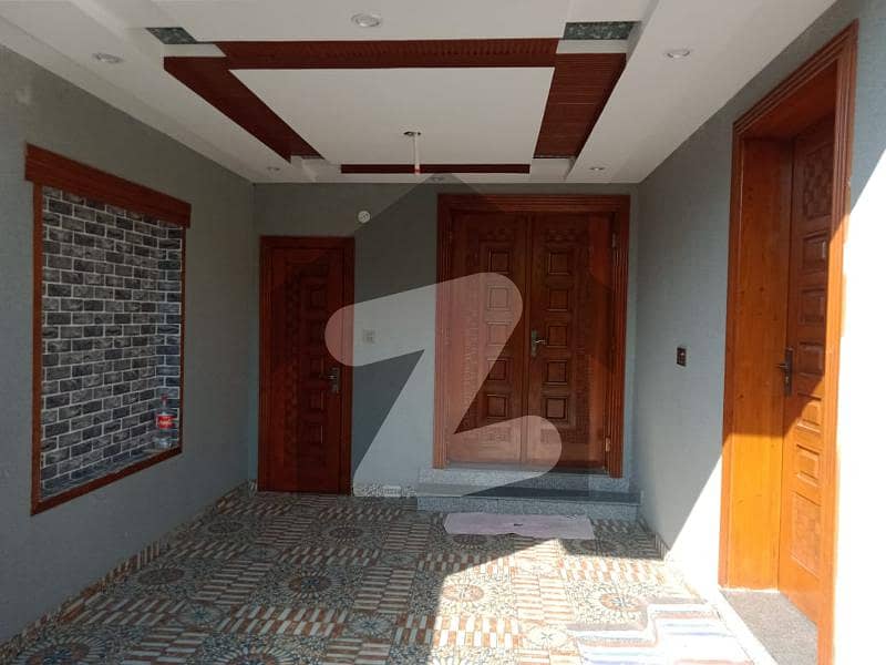 بحریہ ٹاؤن سیکٹر A بحریہ ٹاؤن لاہور میں 5 کمروں کا 10 مرلہ مکان 95 ہزار میں کرایہ پر دستیاب ہے۔