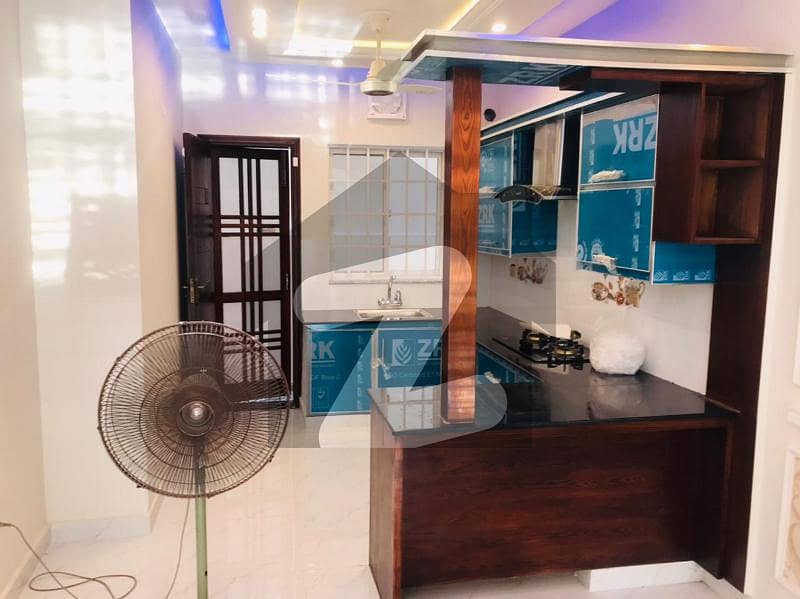 بحریہ ٹاؤن سیکٹر A بحریہ ٹاؤن لاہور میں 2 کمروں کا 5 مرلہ بالائی پورشن 32 ہزار میں کرایہ پر دستیاب ہے۔