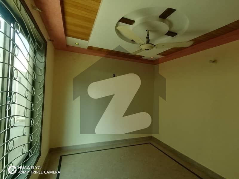 جلیل ٹاؤن گوجرانوالہ میں 4 کمروں کا 9 مرلہ مکان 1.65 کروڑ میں برائے فروخت۔
