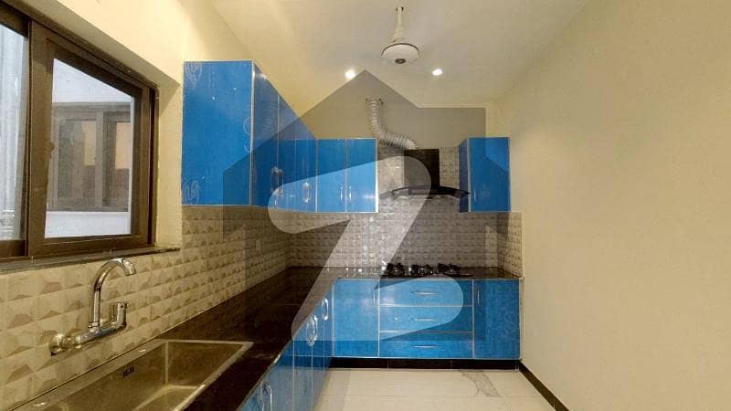 یتیم خانہ چوک ملتان روڈ لاہور میں 5 کمروں کا 5 مرلہ مکان 2.65 کروڑ میں برائے فروخت۔
