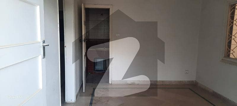 نارتھ ناظم آباد ۔ بلاک ایچ نارتھ ناظم آباد کراچی میں 5 کمروں کا 10 مرلہ مکان 1.2 لاکھ میں کرایہ پر دستیاب ہے۔