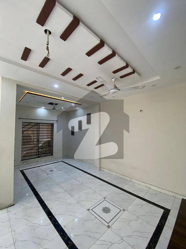 جان محمد روڈ لاہور میں 2 کمروں کا 3 مرلہ مکان 50.0 ہزار میں کرایہ پر دستیاب ہے۔